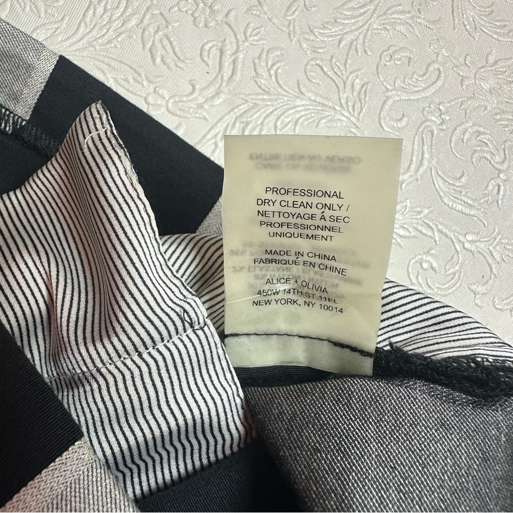 Alice + Olivia Striped High Waist Shorts Black & Gray Size 4 - Picture 7 of 10